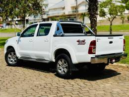 TOYOTA - HILUX - 2013/2013 - Branca - R$ 119.900,00