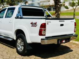 TOYOTA - HILUX - 2013/2013 - Branca - R$ 119.900,00