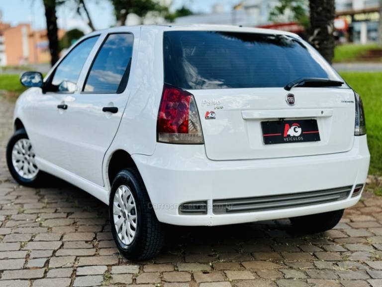 FIAT - PALIO - 2013/2013 - Branca - R$ 29.900,00