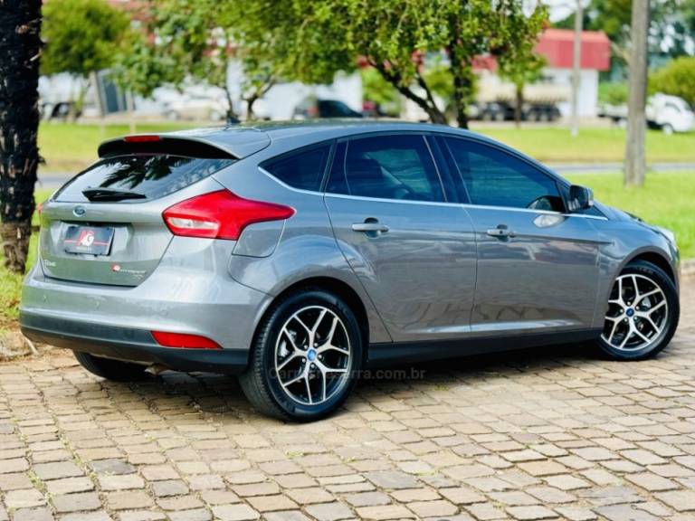 FORD - FOCUS - 2016/2016 - Cinza - R$ 67.900,00