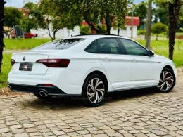 VOLKSWAGEN - JETTA - 2024/2024 - Branca - R$ 225.900,00