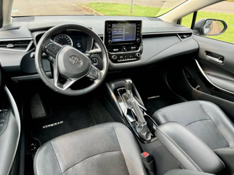 TOYOTA - COROLLA - 2022/2022 - Cinza - R$ 129.900,00