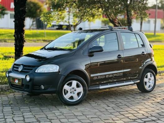 VOLKSWAGEN - CROSSFOX - 2008/2008 - Verde - R$ 36.900,00