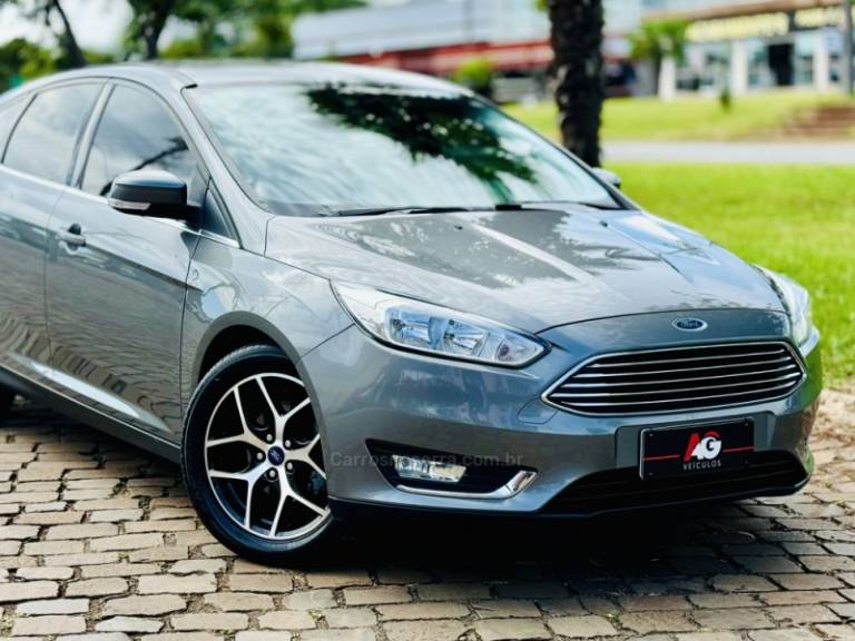 FORD - FOCUS - 2016/2016 - Cinza - R$ 67.900,00