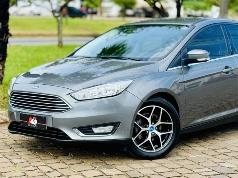 FORD - FOCUS - 2016/2016 - Cinza - R$ 67.900,00