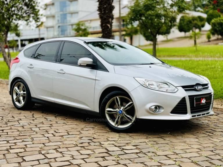 FORD - FOCUS - 2015/2015 - Prata - R$ 55.900,00