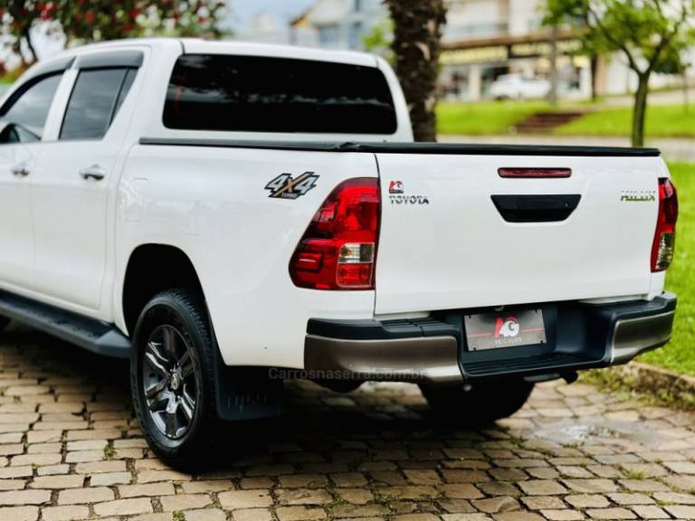 TOYOTA - HILUX - 2019/2019 - Branca - R$ 146.900,00