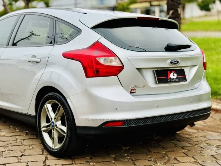 FORD - FOCUS - 2015/2015 - Prata - R$ 55.900,00