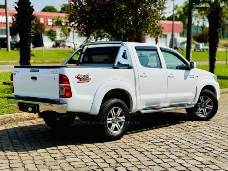 TOYOTA - HILUX - 2013/2013 - Branca - R$ 119.900,00