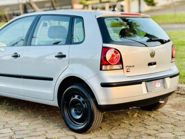 VOLKSWAGEN - POLO - 2008/2008 - Prata - R$ 34.900,00