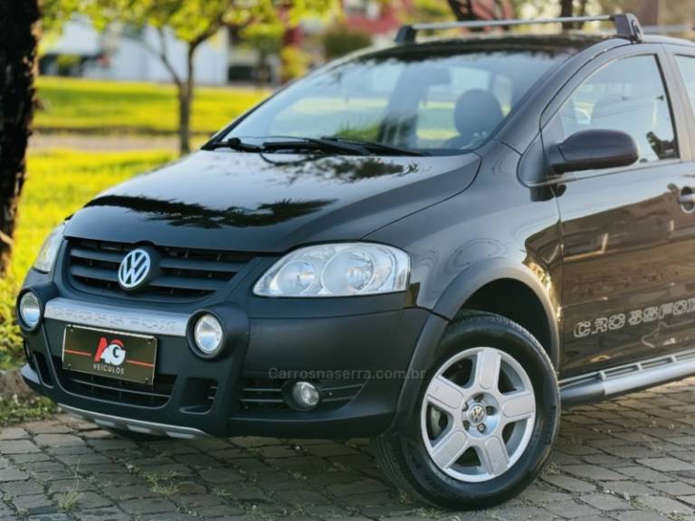 VOLKSWAGEN - CROSSFOX - 2008/2008 - Verde - R$ 36.900,00