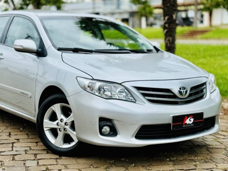 TOYOTA - COROLLA - 2012/2012 - Prata - R$ 68.900,00