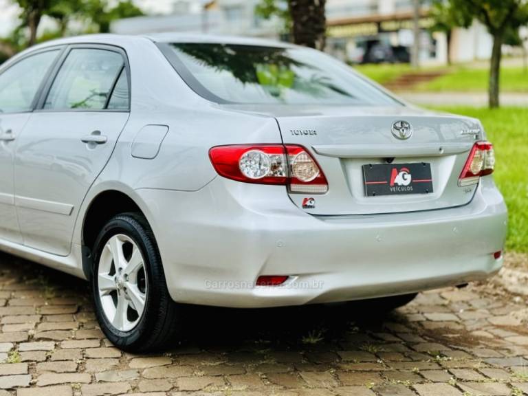 TOYOTA - COROLLA - 2012/2012 - Prata - R$ 68.900,00