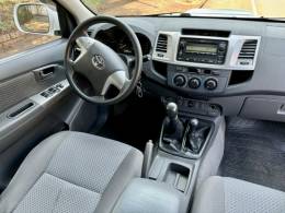 TOYOTA - HILUX - 2013/2013 - Branca - R$ 108.900,00