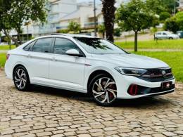 VOLKSWAGEN - JETTA - 2024/2024 - Branca - R$ 225.900,00