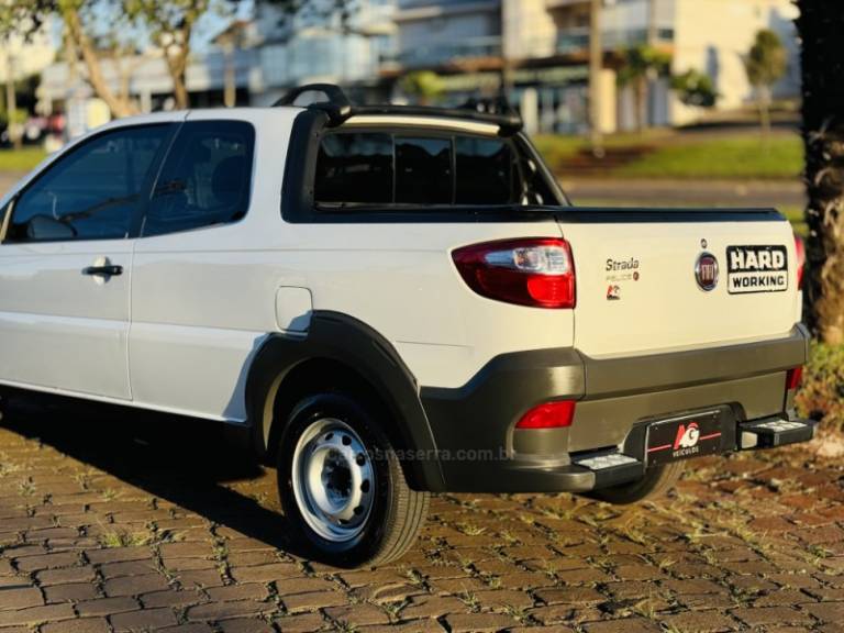 FIAT - STRADA - 2020/2020 - Branca - R$ 75.900,00