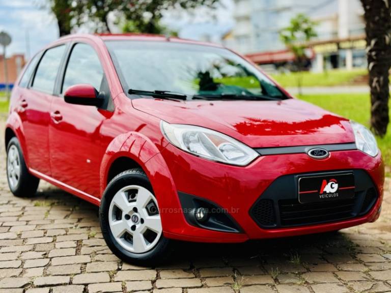 FORD - FIESTA - 2014/2014 - Vermelha - R$ 38.900,00