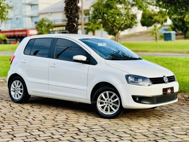 VOLKSWAGEN - FOX - 2013/2013 - Branca - R$ 42.900,00