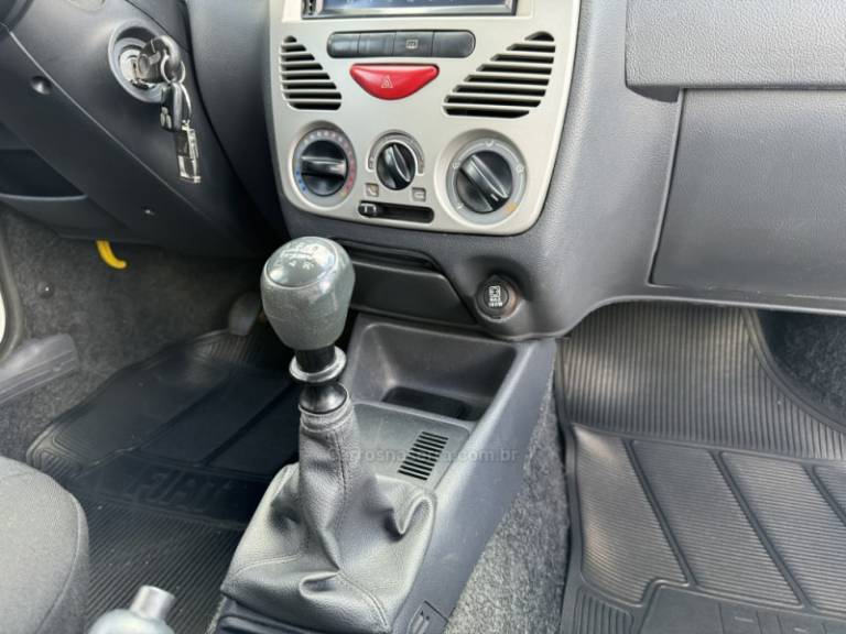 FIAT - PALIO - 2013/2013 - Branca - R$ 29.900,00