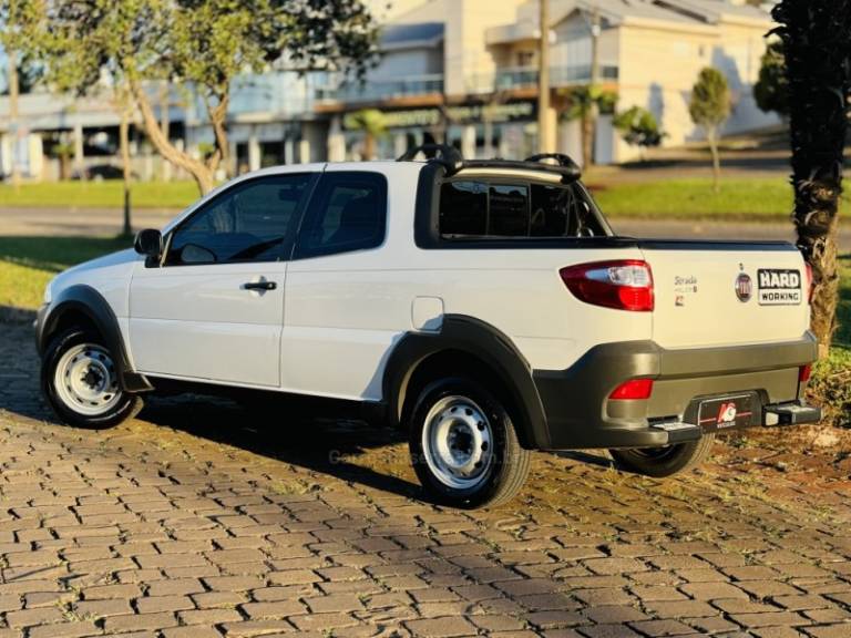 FIAT - STRADA - 2020/2020 - Branca - R$ 75.900,00