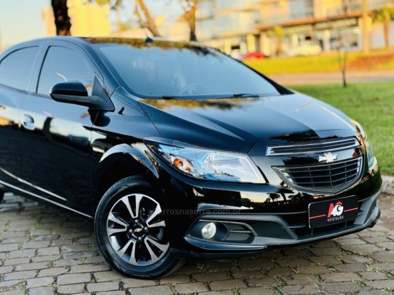 CHEVROLET - ONIX - 2015/2015 - Preta - R$ 53.900,00