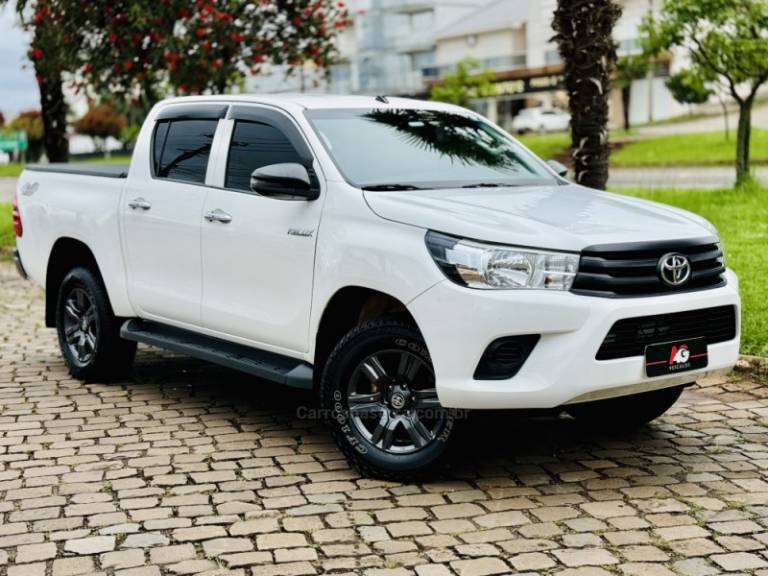 TOYOTA - HILUX - 2019/2019 - Branca - R$ 146.900,00